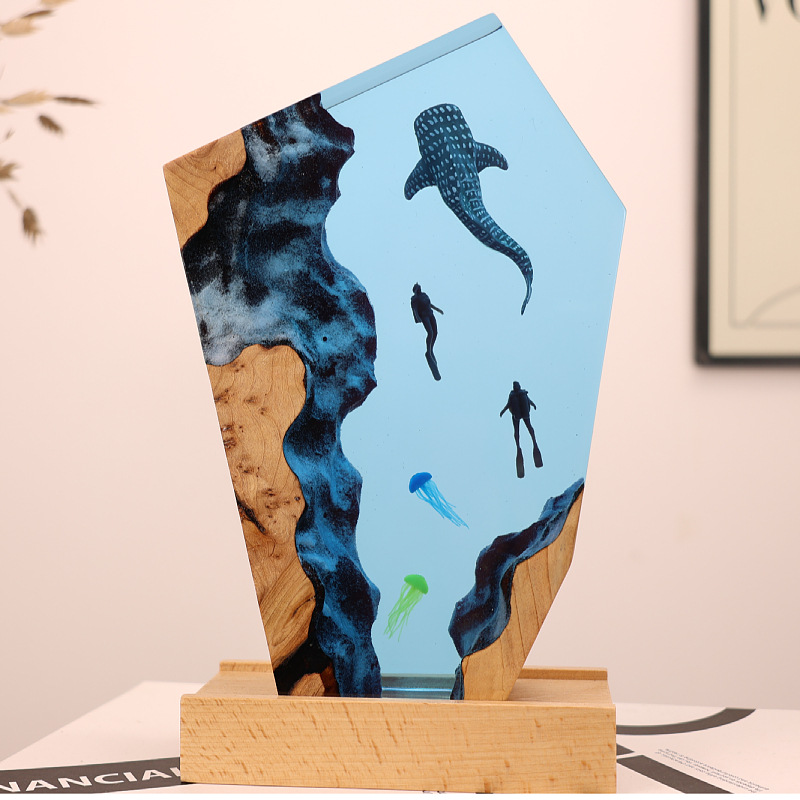 Resin Art For Wedding Gift - Leuchtende Harz-Medusa mit Wal-Taucher-Motiv als Desktop-Deko