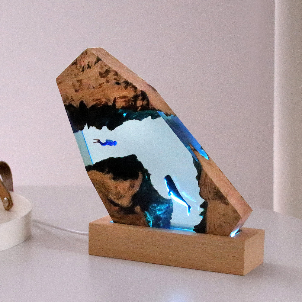 Resin Art For Wedding Gift - Neue Unterwasser-Höhlen-Wal-Taucher Schreibtisch-Dekoration aus Massivholz und