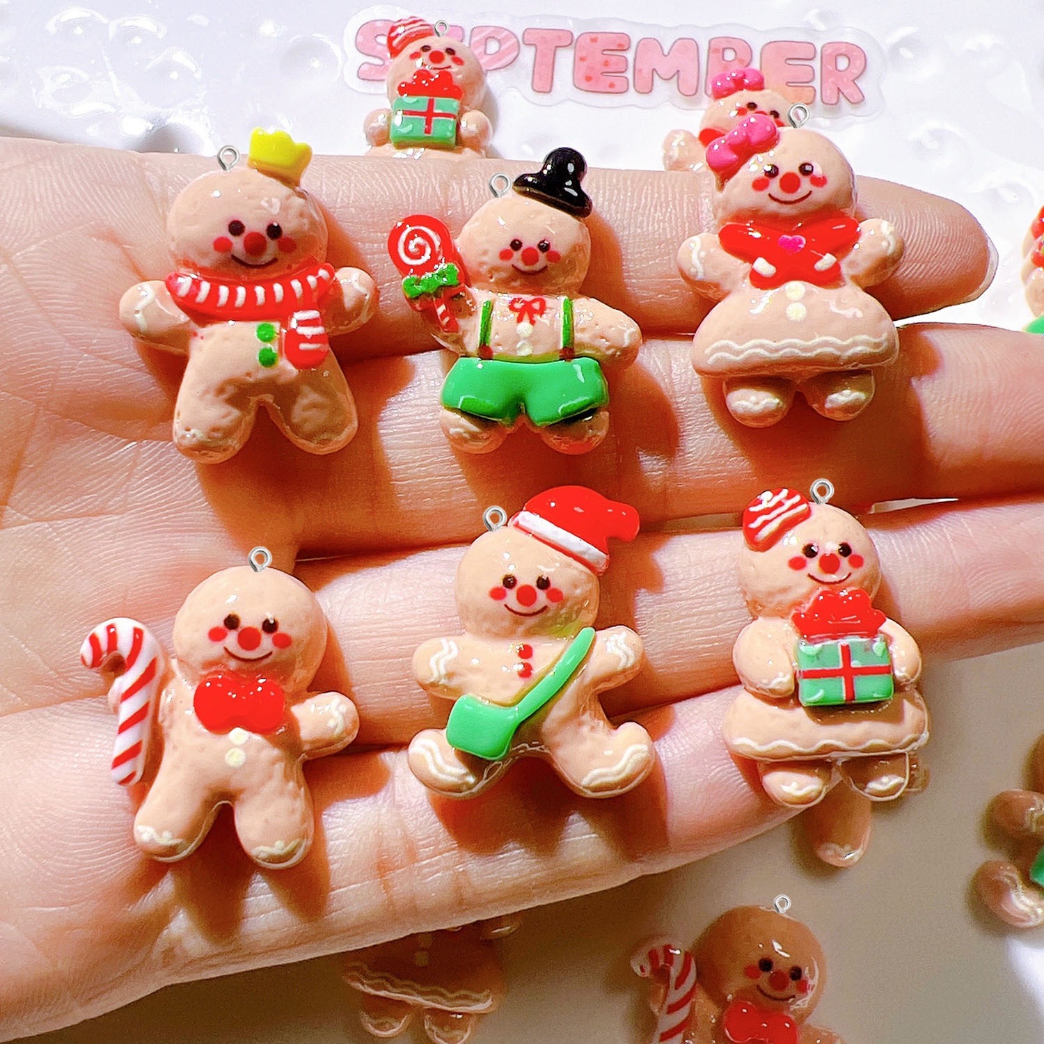 10 Stücke Nette Weihnachten Pu – Resin Art A Keychain Bewertung und Preis